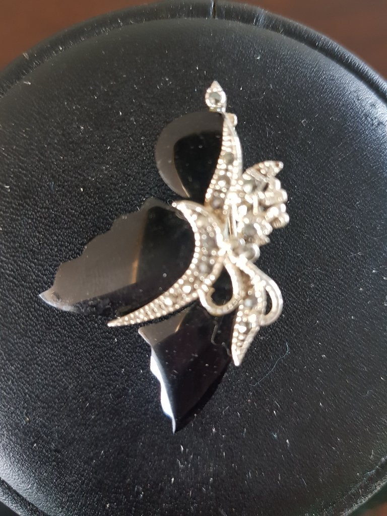 zilveren vlinderbroche met markesiet en onyx, 4 tot 7 cm, Nieuw, Ophalen of Verzenden, Met edelsteen