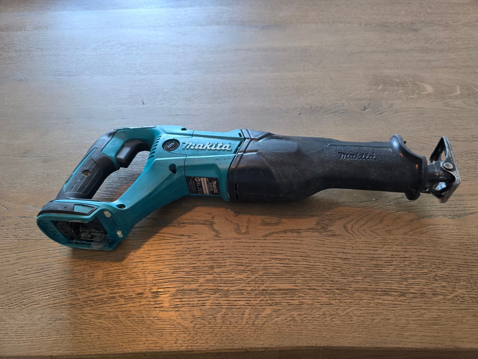 Makita DJR186 Reciprozaag - Krachtige Accu Zaag, Gebruikt, 70 mm of meer, 600 tot 1200 watt, Ophalen of Verzenden
