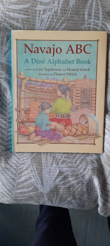 NAVAJO ABC, ALPHABET BOOK, LUCI TAPAHONSO, Ophalen of Verzenden, Zo goed als nieuw, Fictie algemeen