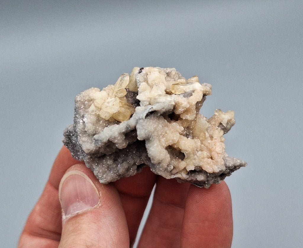 Calciet op Dolomiet - Tsumeb Mine, Namibië, Ophalen of Verzenden, Mineraal