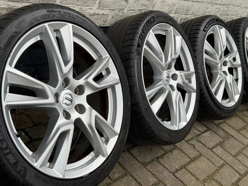 originele 18 inch Volvo C30 V50 V40 S60 velgen banden, 18 inch, Velg(en), Ophalen of Verzenden, Personenwagen