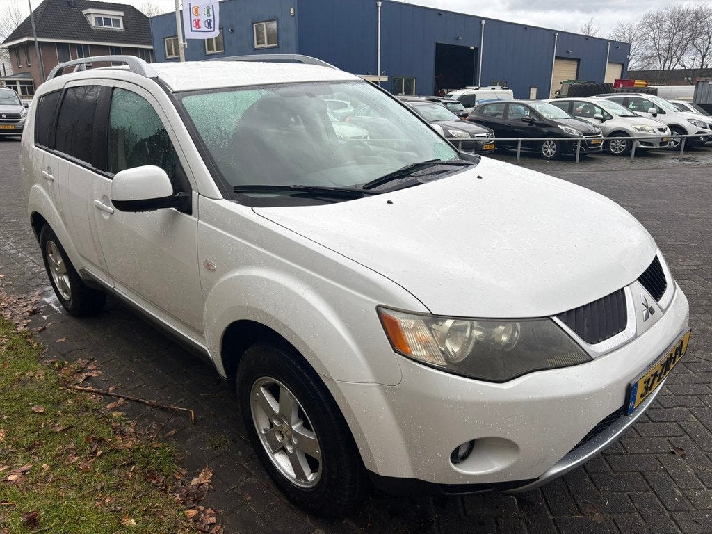 Mitsubishi Outlander 2.4 Intro Edition 2WD | Airco | Parkeer, Auto's, Mitsubishi, Voorwielaandrijving, 4 cilinders, 1465 kg, Wit