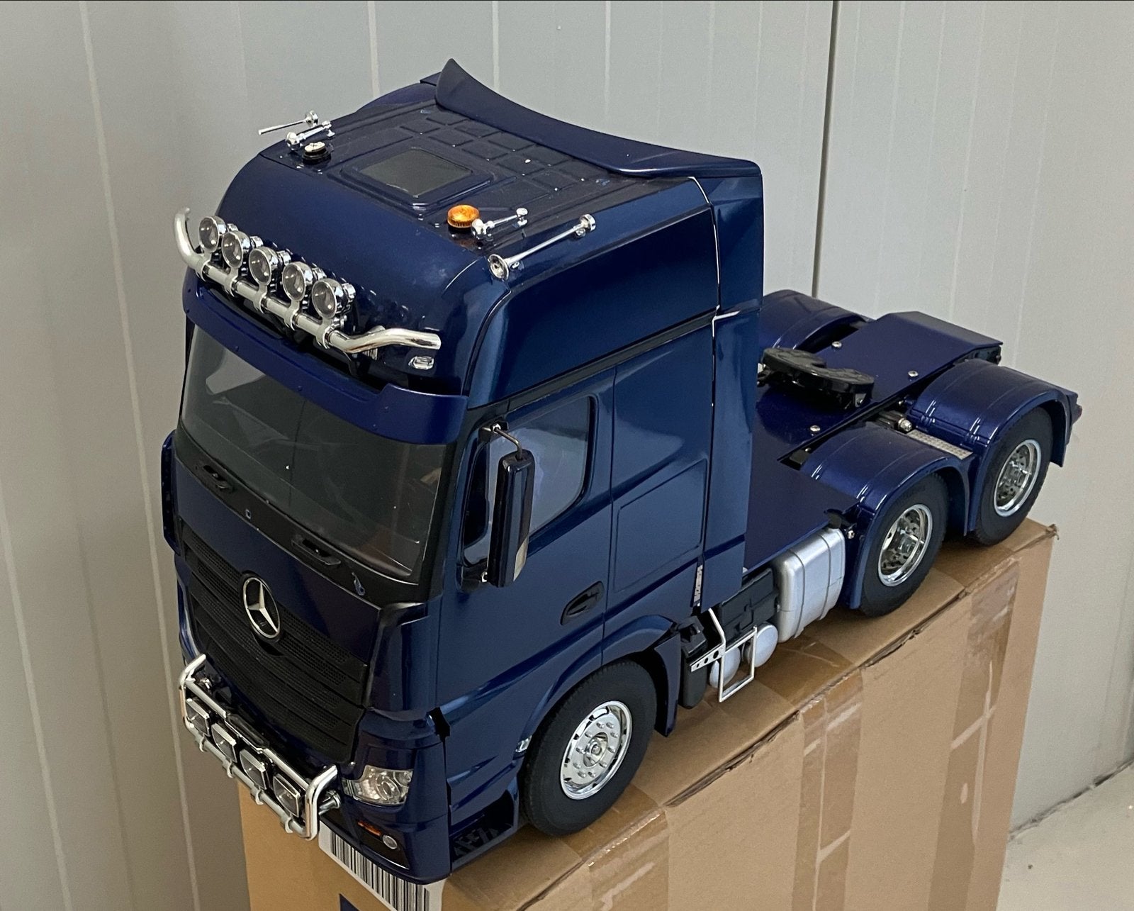 Tamiya Mercedes-Benz Actros 3363 6x4 GigaSpace RC Truck, Ophalen, Gebruikt, 1:32 tot 1:50, Truck