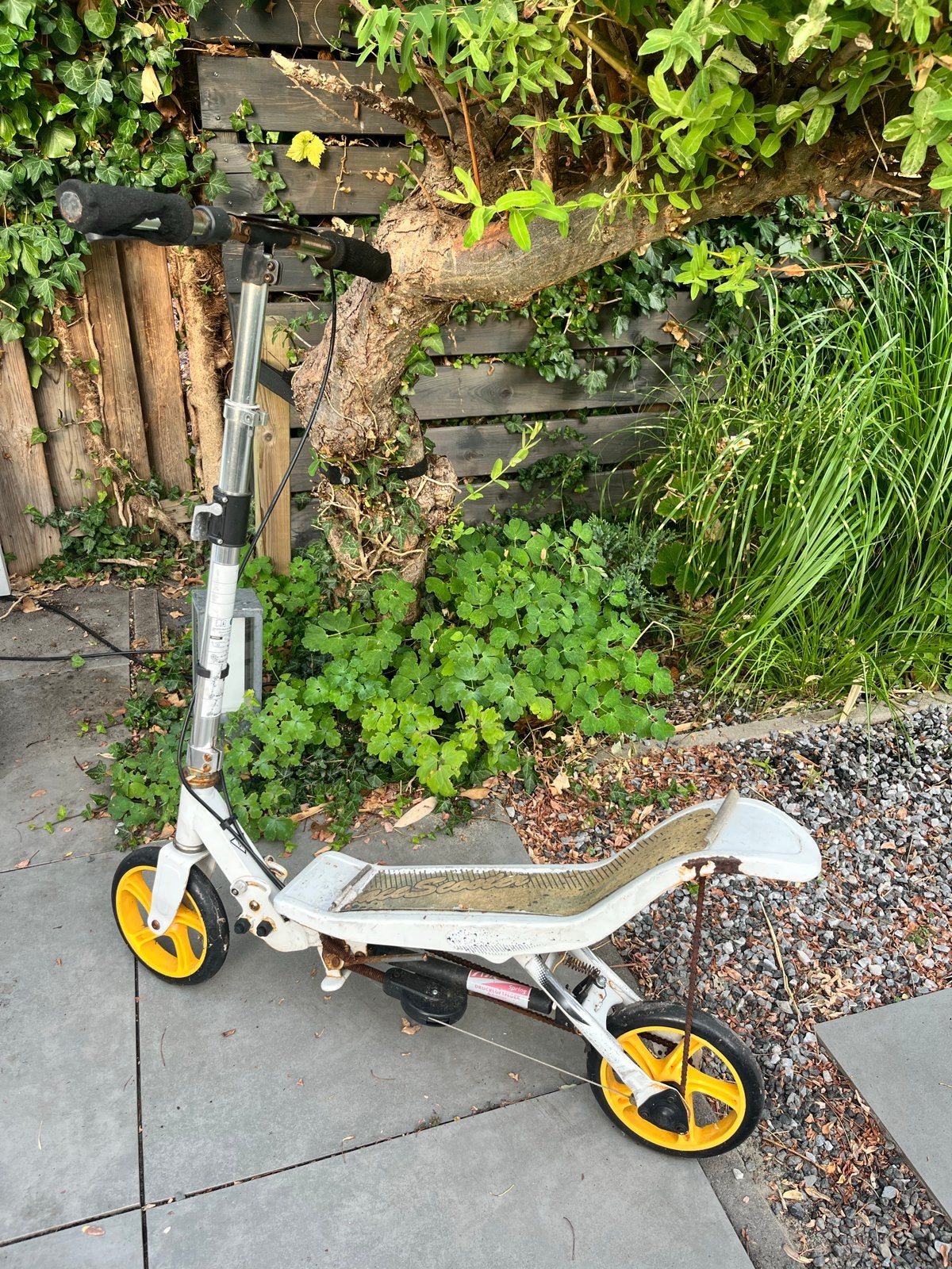 Twee steps GRATIS : space scooter en gewone, Ophalen, Gebruikt, Elektrische step (E-scooter)