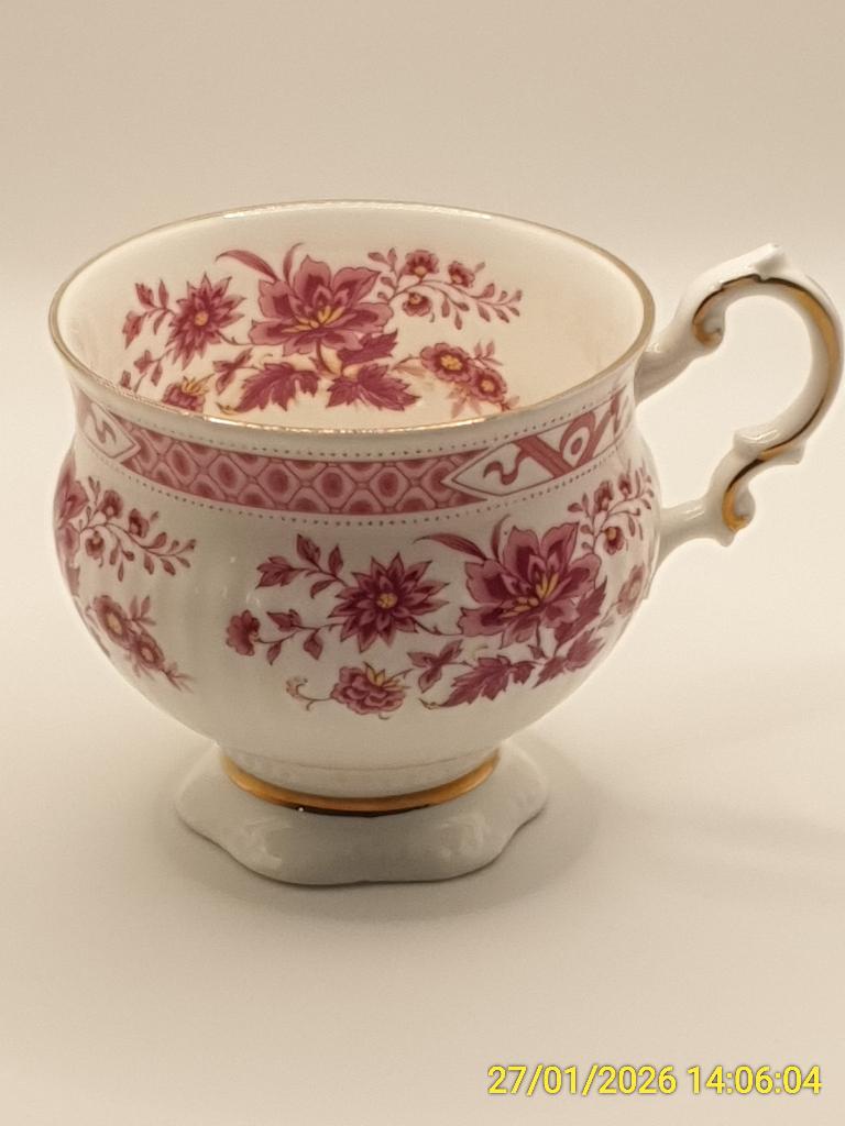 Elizabeth Fine Bone China Kopje - Vintage, Verzamelen, Porselein, Kristal en Bestek, Ophalen of Verzenden, Zo goed als nieuw, Porselein