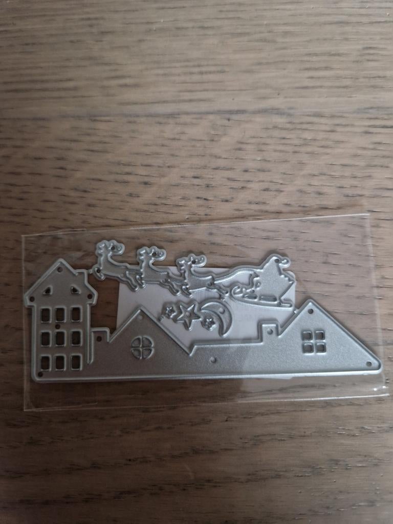 Snijmal Kerstman met arreslee boven daken, maan en sterren, Hobby en Vrije tijd, Ophalen of Verzenden