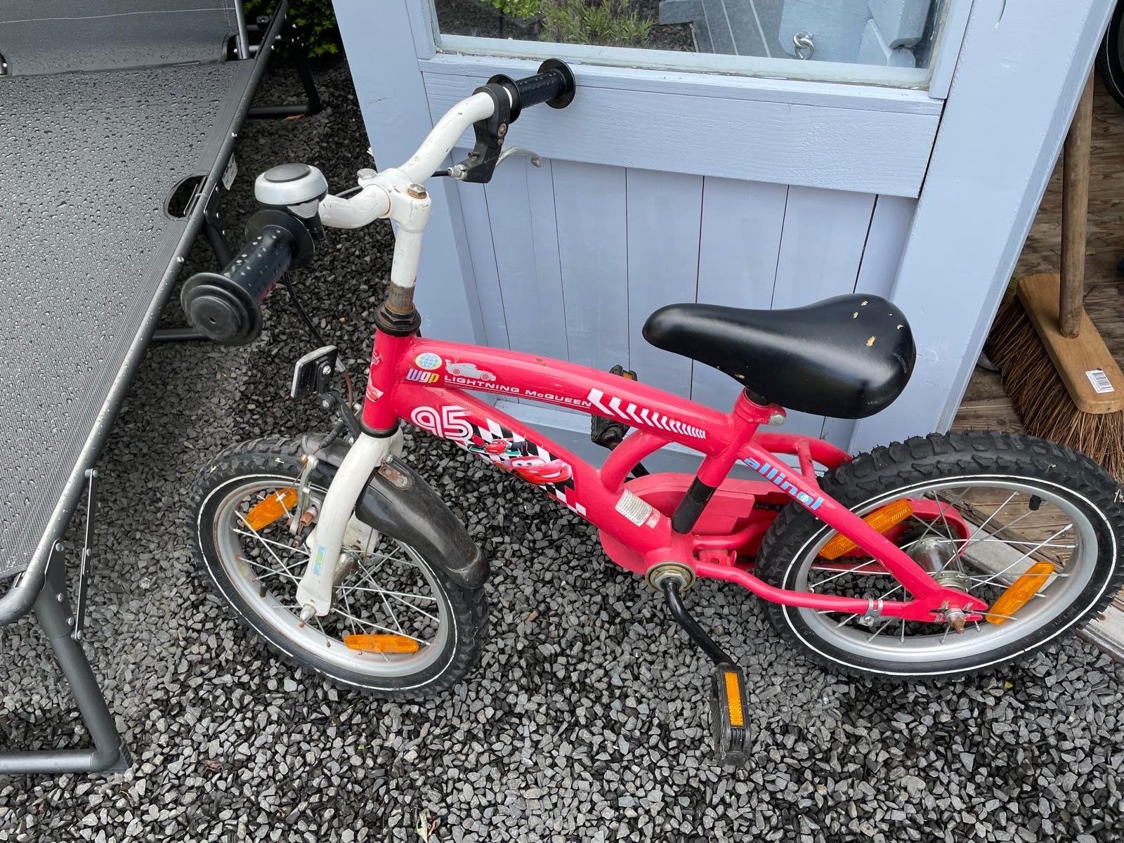 Gratis  Roze kinderfiets 16 inch  heeft lekke  bandjes, Ophalen, Gebruikt, Minder dan 16 inch