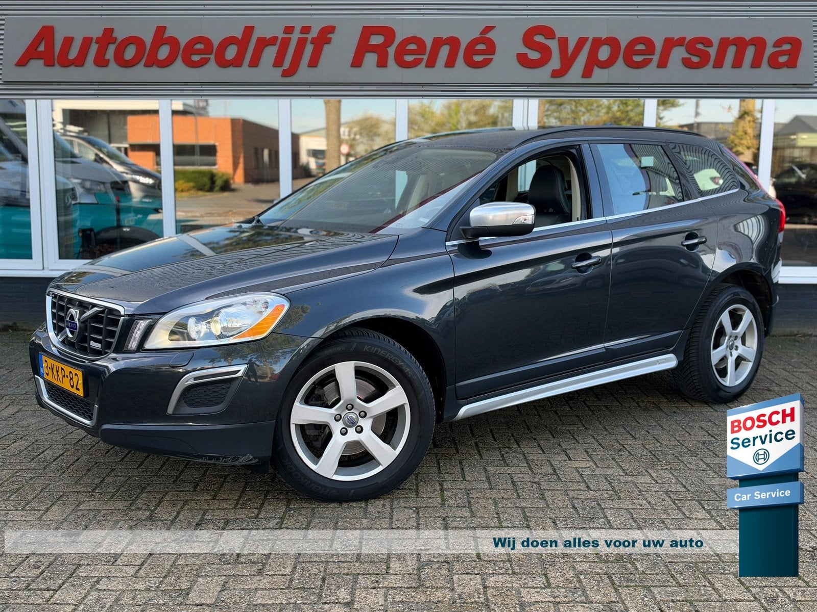 Volvo XC60 2.4 D5 AWD R-Design | Trekhaak | Stoelverwarming, Auto's, Automaat, 15 km/l, Gebruikt, Zwart