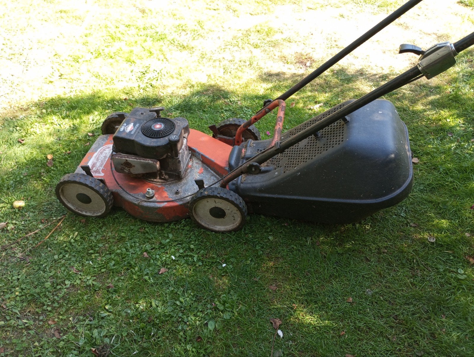 Husqvarna EM 480 Benzine Grasmaaier Briggs & Stratton 4HP, Ophalen, Cirkelmaaier, Gebruikt, Opvangbak