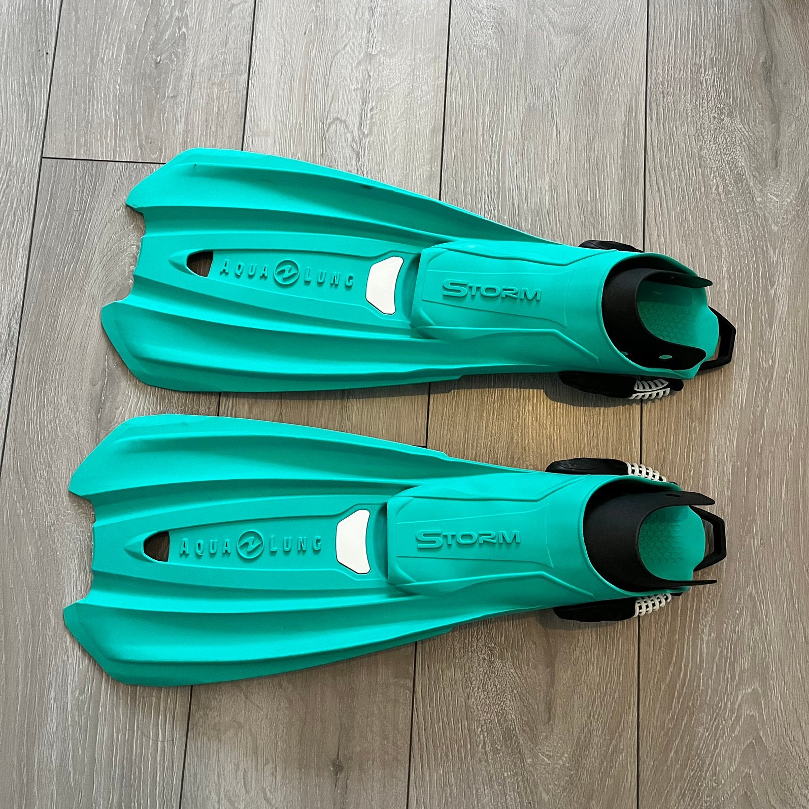 Aqua Lung Storm zwemvliezen. L-XL (EU 43-45) Flippers, Ophalen of Verzenden, Zo goed als nieuw, Zwem- of Duikvliezen