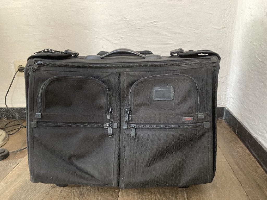 Tumi reistas, Ophalen of Verzenden, Zo goed als nieuw, Zwart, 30 cm of meer