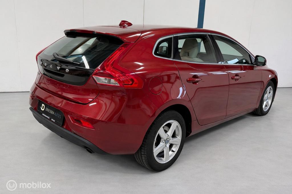 Volvo V40 2.0 T2 Momentum LEER / NAVI, Voorwielaandrijving, Gebruikt, 4 cilinders, 122 pk