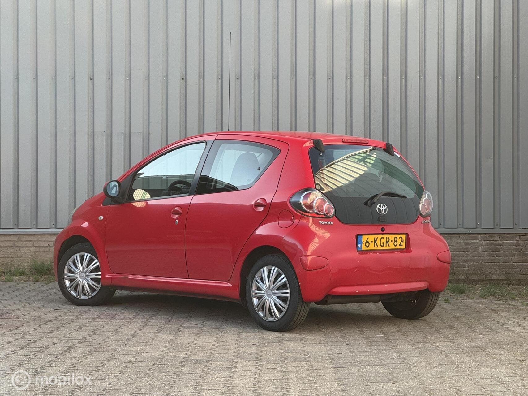 Toyota Aygo 1.0 VVT-i | Airco | JBL, Voorwielaandrijving, Euro 5, Stof, 4 stoelen