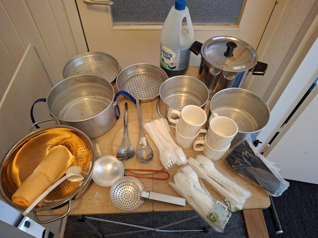 Kampeerspullen: pannen, bekers, bestek en meer, Ophalen, Gebruikt