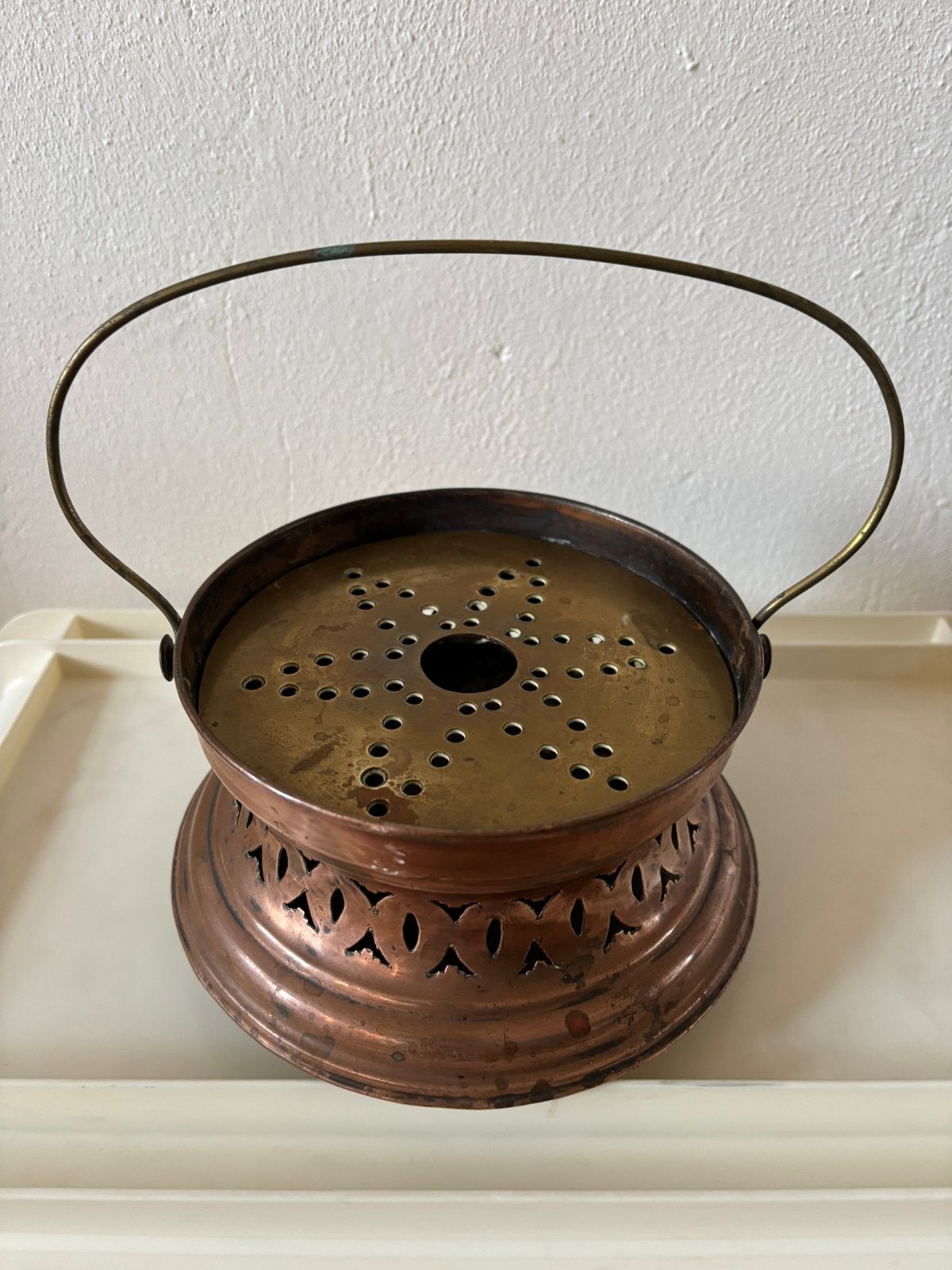 Koperen theelichtje op hardhouten pootjes, Antiek en Kunst, Antiek | Koper en Brons, Ophalen of Verzenden, Brons