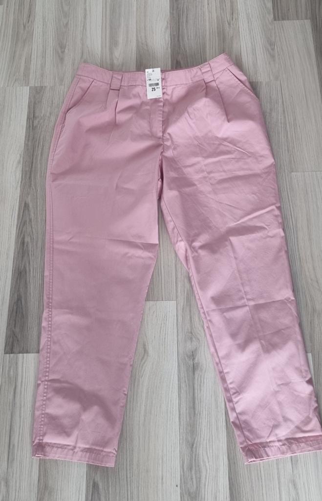 Lichtroze capri broek nieuw maat 44, Kleding | Dames, Broeken en Pantalons, Maat 42/44 (L), Nieuw, Ophalen of Verzenden, Roze