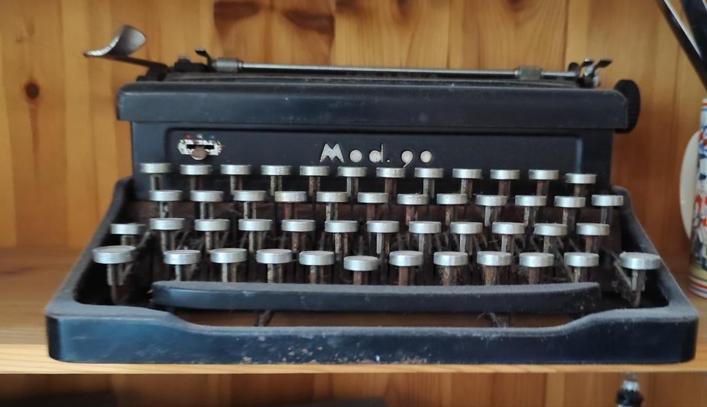 Oude typemachine, duitse toetsen, Ophalen