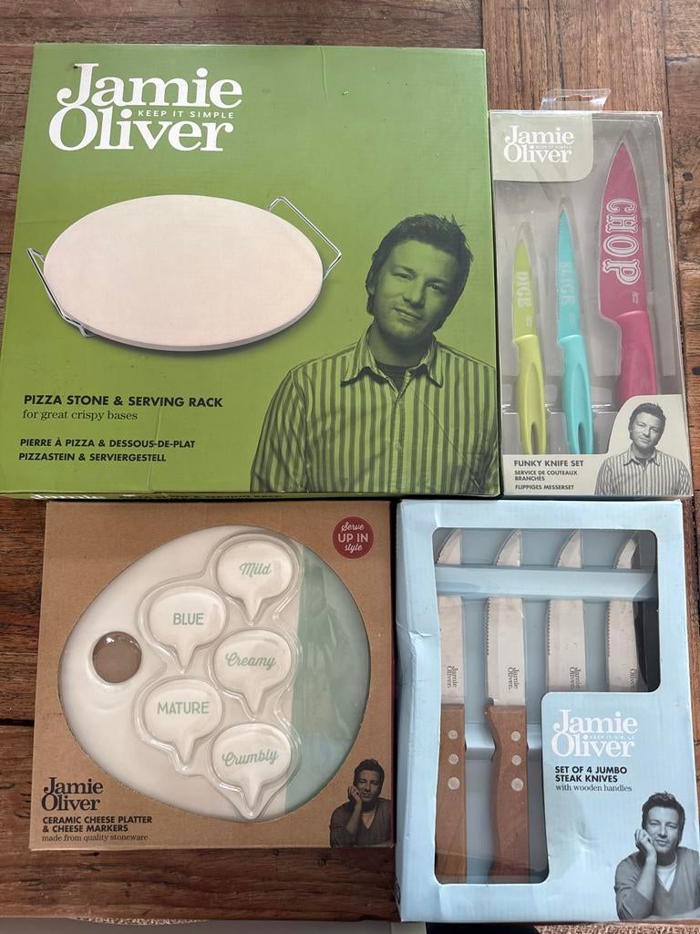 Jamie Oliver Keukenset: Pizzasteen, Messen & Kaasplank, Huis en Inrichting, Keuken | Keukenbenodigdheden, Overige typen, Nieuw