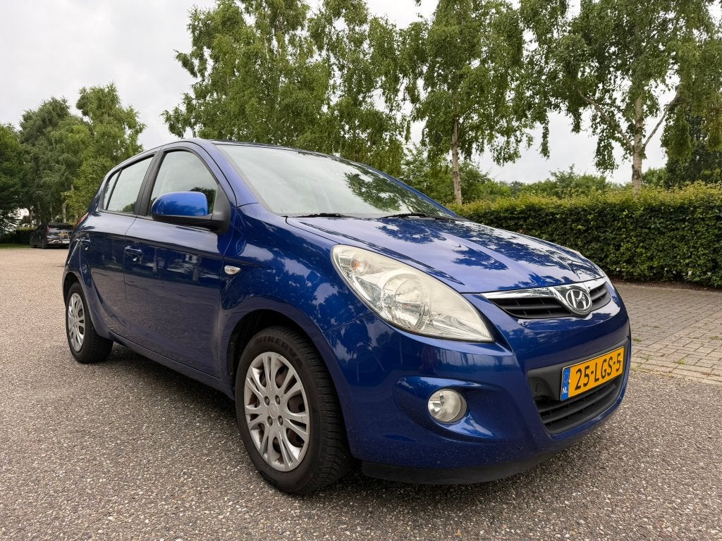 Hyundai i20 1.2 5-DRS 2010 Blauw, 78pk met trekhaak, Auto's, Hyundai, 31 €/maand, 4 cilinders, Blauw, Origineel Nederlands