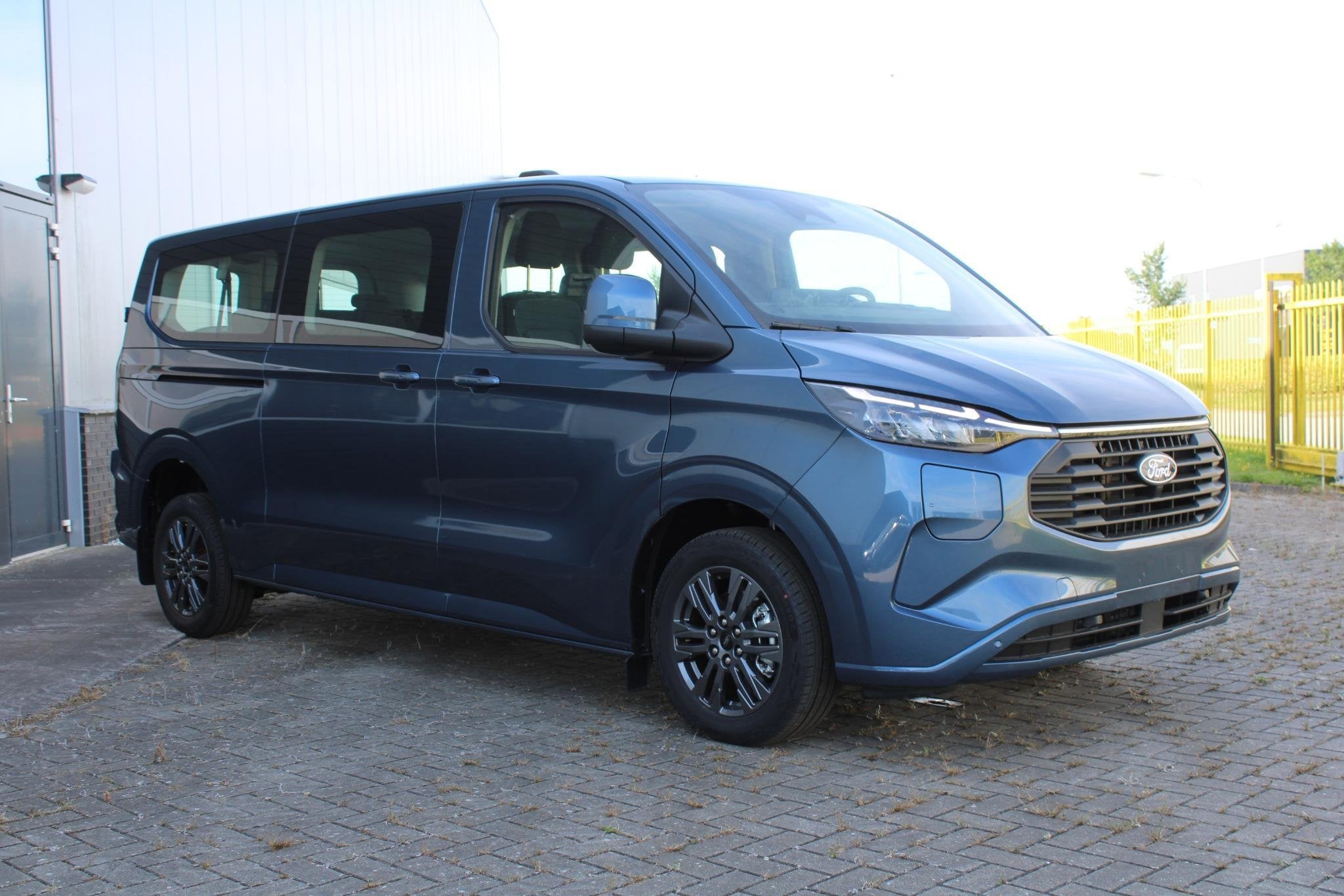 Ford Transit Custom 340 2.5 PHEV L2H1 Limited 233pk | Kombi, Auto's, Euro 6, 1850 kg, Blauw, Bedrijf