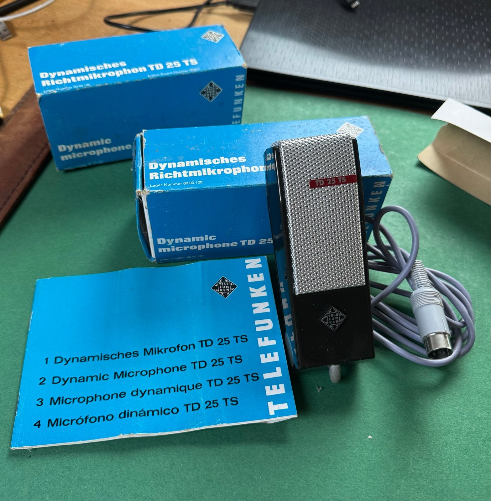 Telefunken (2 stuks) TD 25 TS Dynamische Microfoon - Vintage, Ophalen of Verzenden, Zo goed als nieuw, Overige typen
