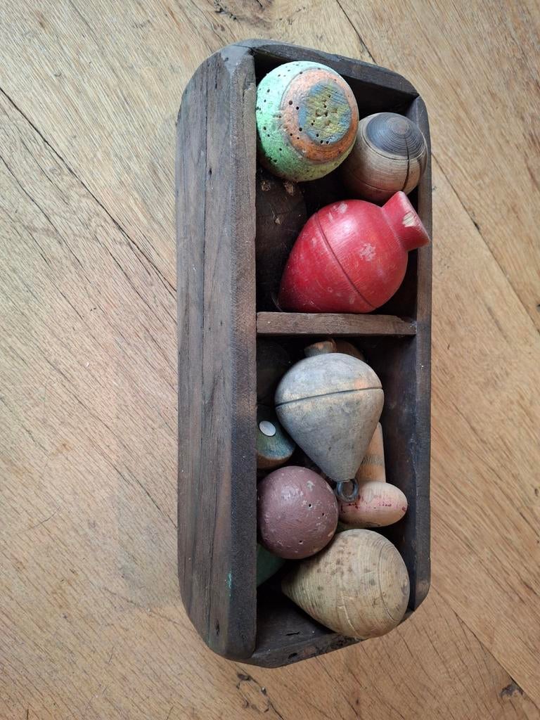 Antieke houten tolcollectie in houten bakje, Ophalen of Verzenden