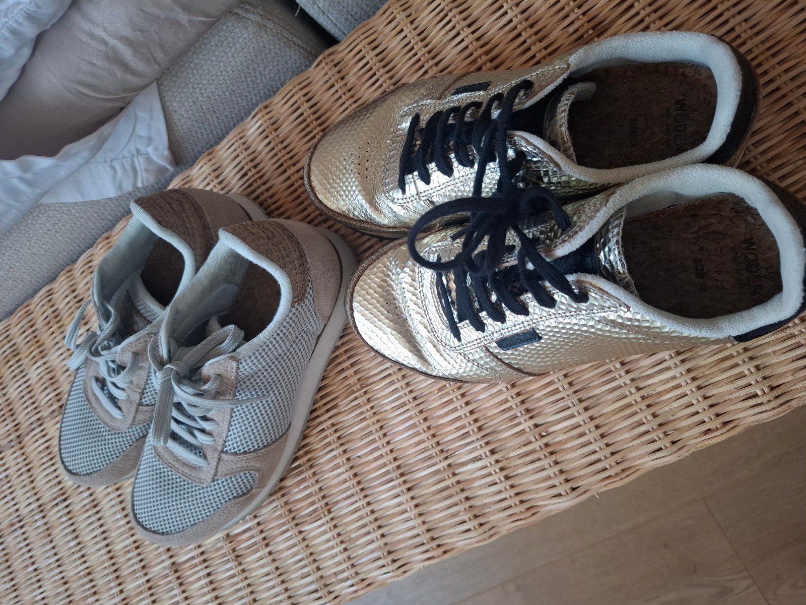 2 paar Woden sneakers: mesh stof en goud leer, Woden, Ophalen of Verzenden, Zo goed als nieuw, Sneakers of Gympen