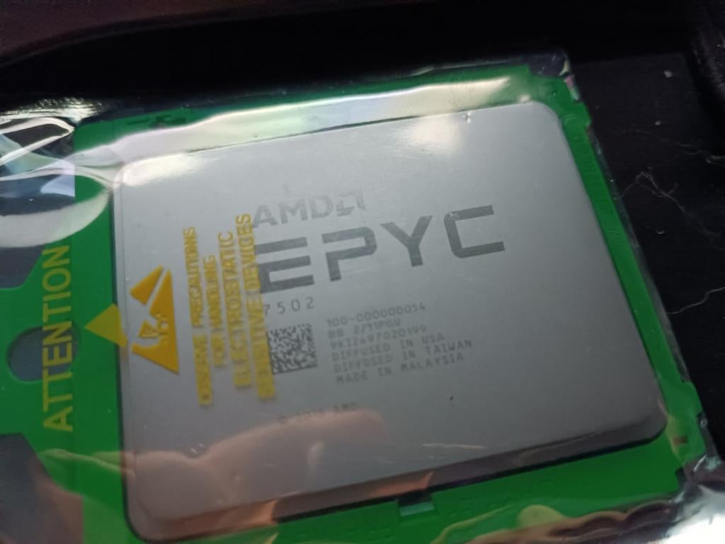 AMD EPYC 7502 Server CPU 32 Cores, 64 Threads, SP3, Computers en Software, Processors, Sp3, Nieuw, 32-core, 3 tot 4 Ghz