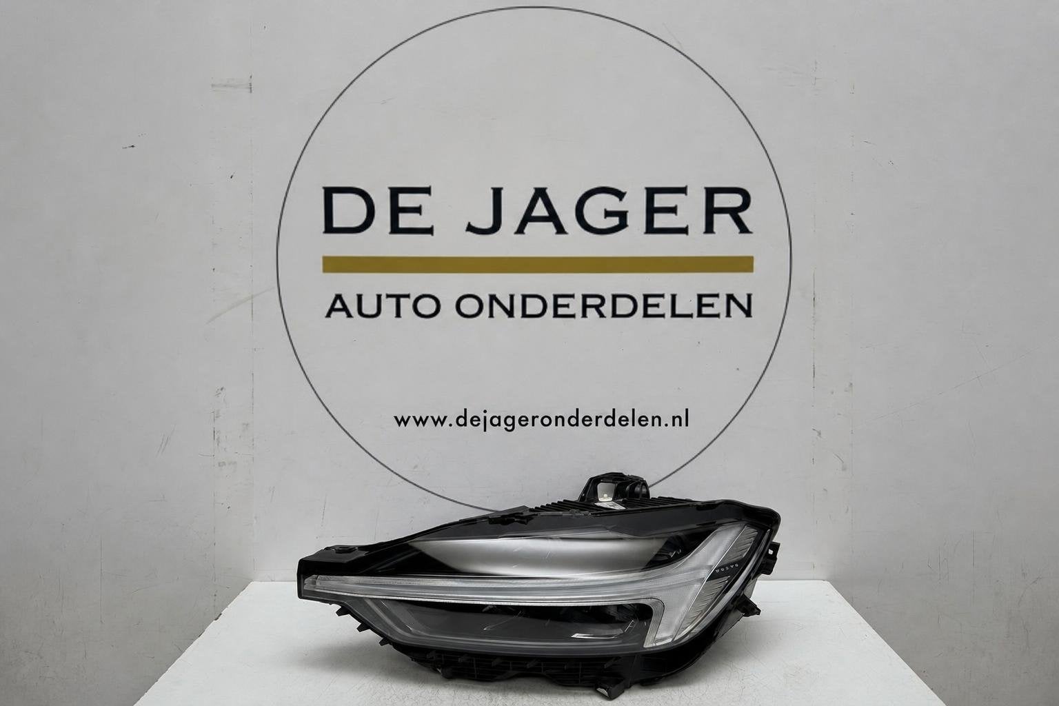 Volvo XC60 II FL Full LED koplamp links 32404705, Gebruikt, Gunnar Engellaus vag 8
405 31  Gothenburg, SE, Info@volvocars.com