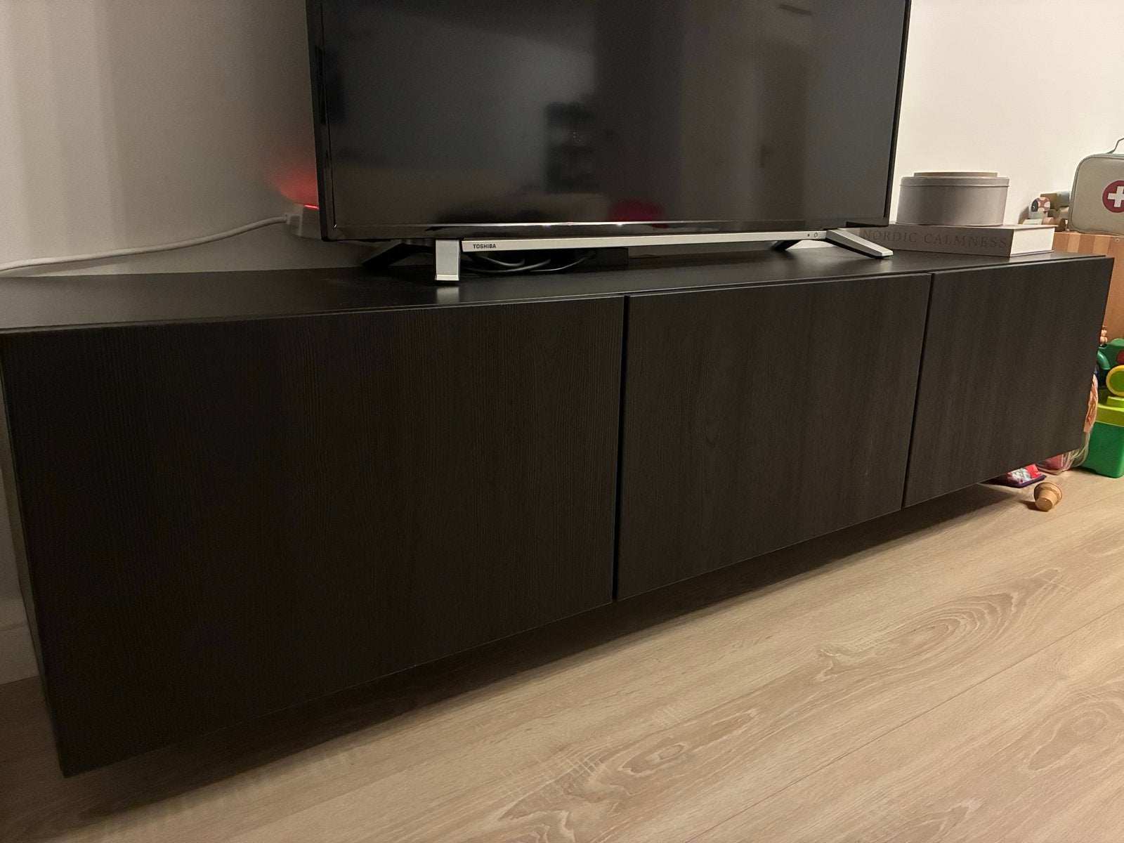 IKEA BESTÅ TV-meubel met deuren, zwartbruin, Huis en Inrichting, Ophalen, Gebruikt, 150 tot 200 cm, Minder dan 100 cm