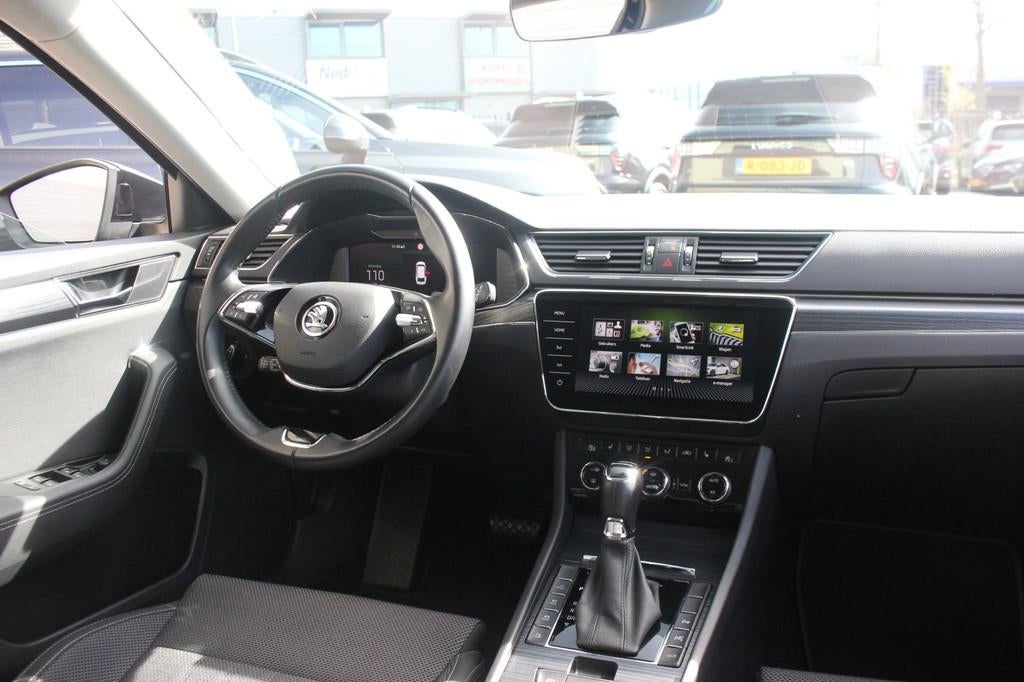 Skoda Superb 1.4 TSI iV Business Edition Plus | Trekhaak |, Auto's, Skoda, Stof, Gebruikt, Euro 6, Zwart