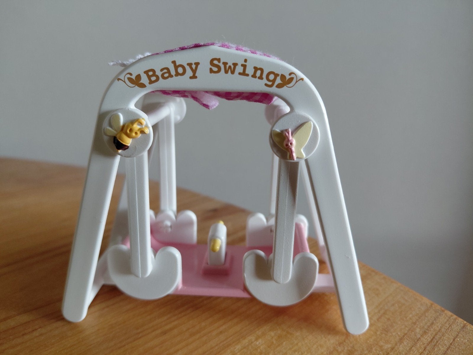 Sylvanian Families vintage baby-swing/schommel, Ophalen of Verzenden, Zo goed als nieuw, Poppenhuis