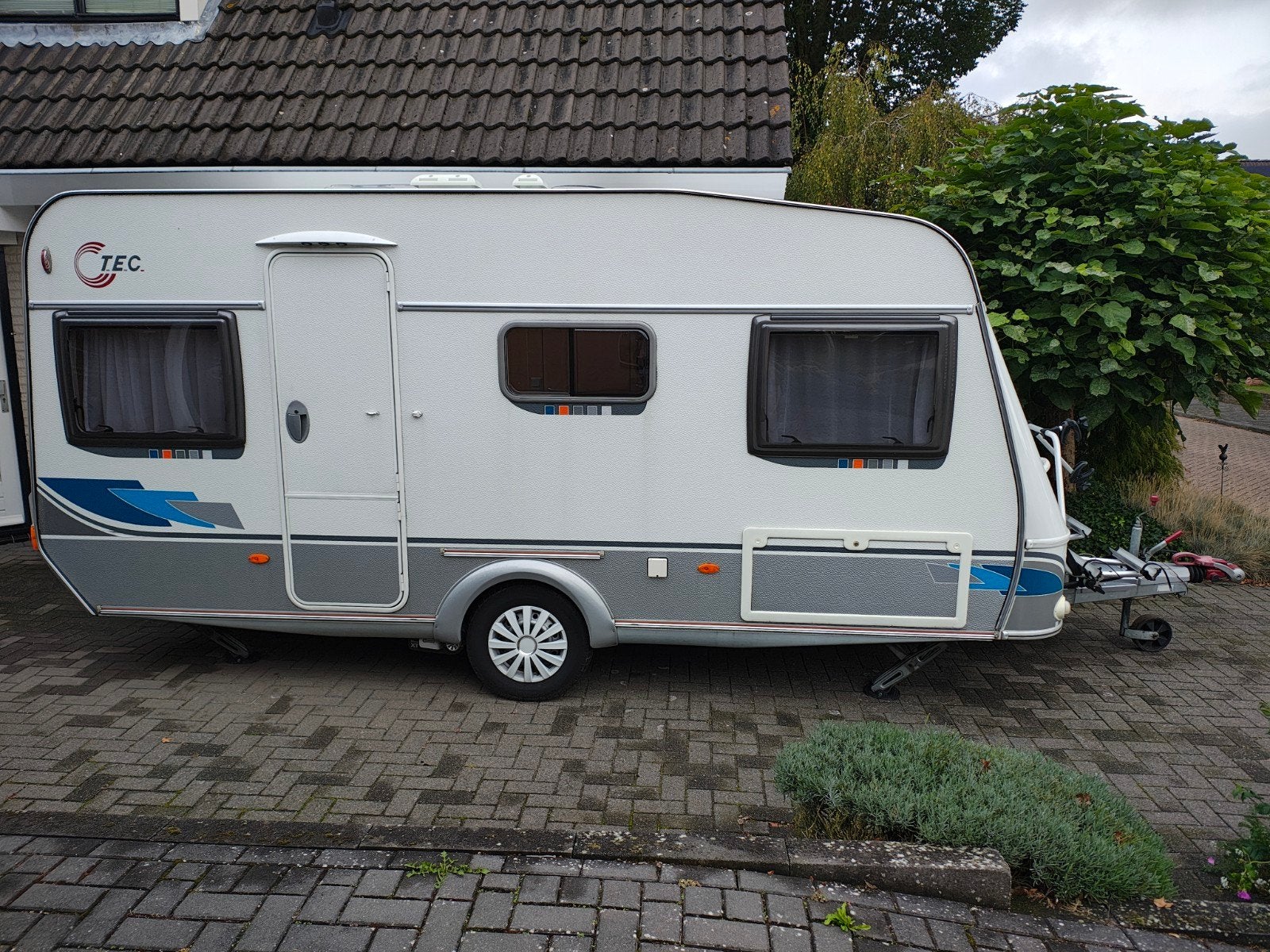 zeer nette TEC Travel King 450 TE - Ruime caravan, T.E.C., Rondzit, Particulier, 4 tot 5 meter