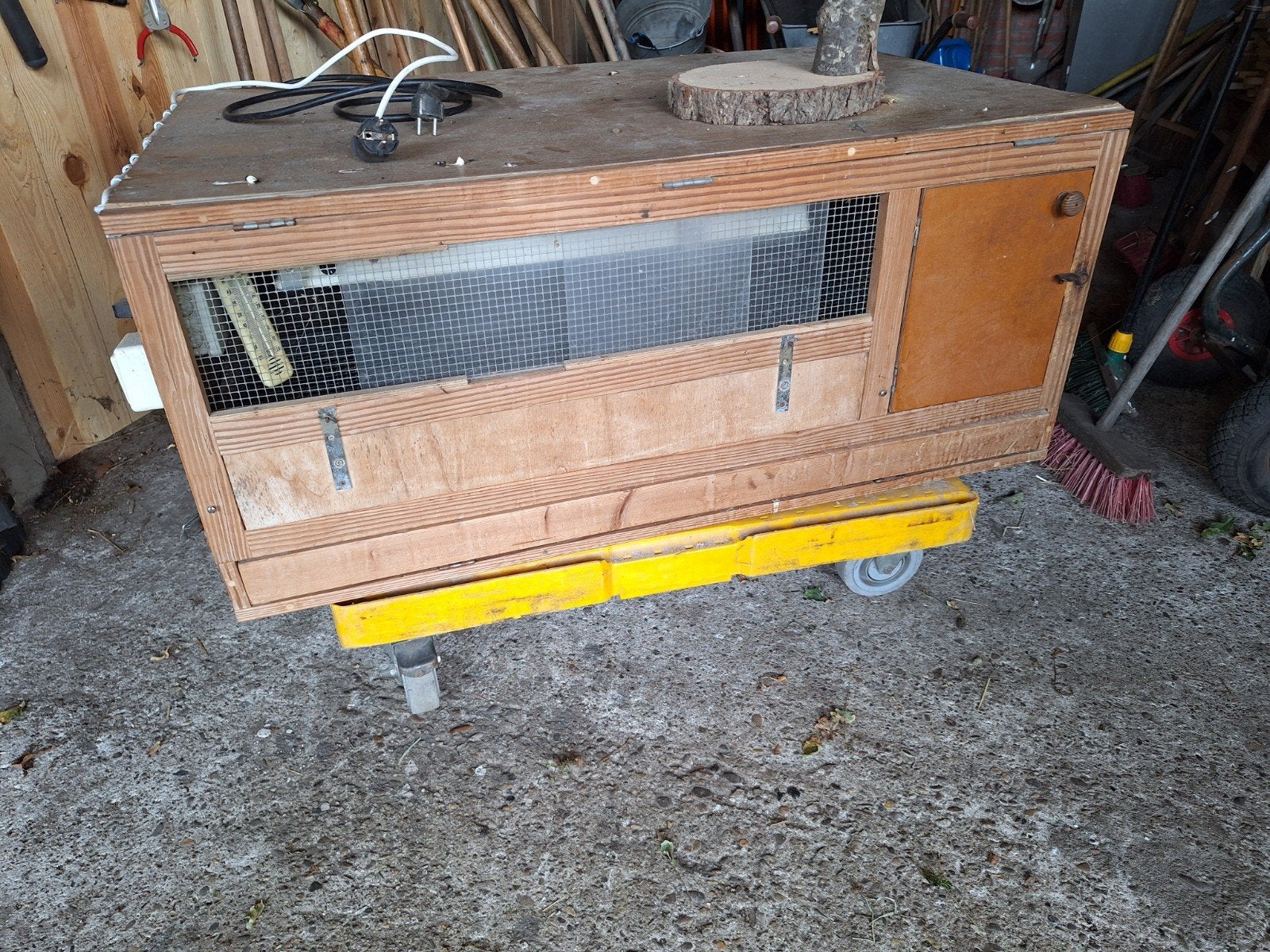 Te koop kweekkast kuikens, Ophalen, Kippenhok of Kippenren