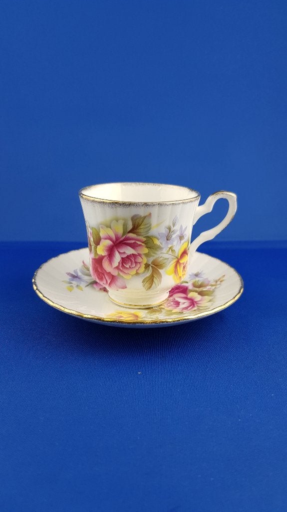 Royal Stafford kop en schotel, roze bloemen (1) 6A2