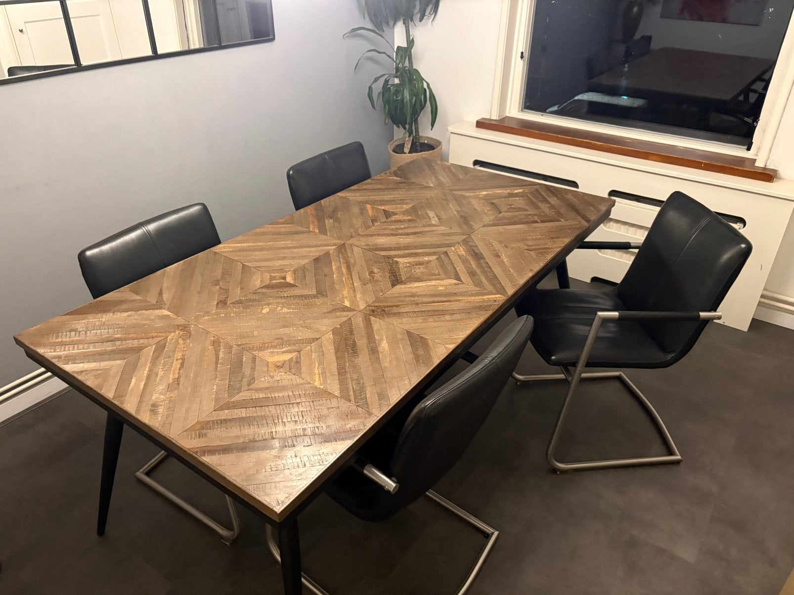 Mooie design eettafel van massief hout met uniek ruitmotief, Huis en Inrichting, Ophalen, Gebruikt, 50 tot 100 cm, 150 tot 200 cm