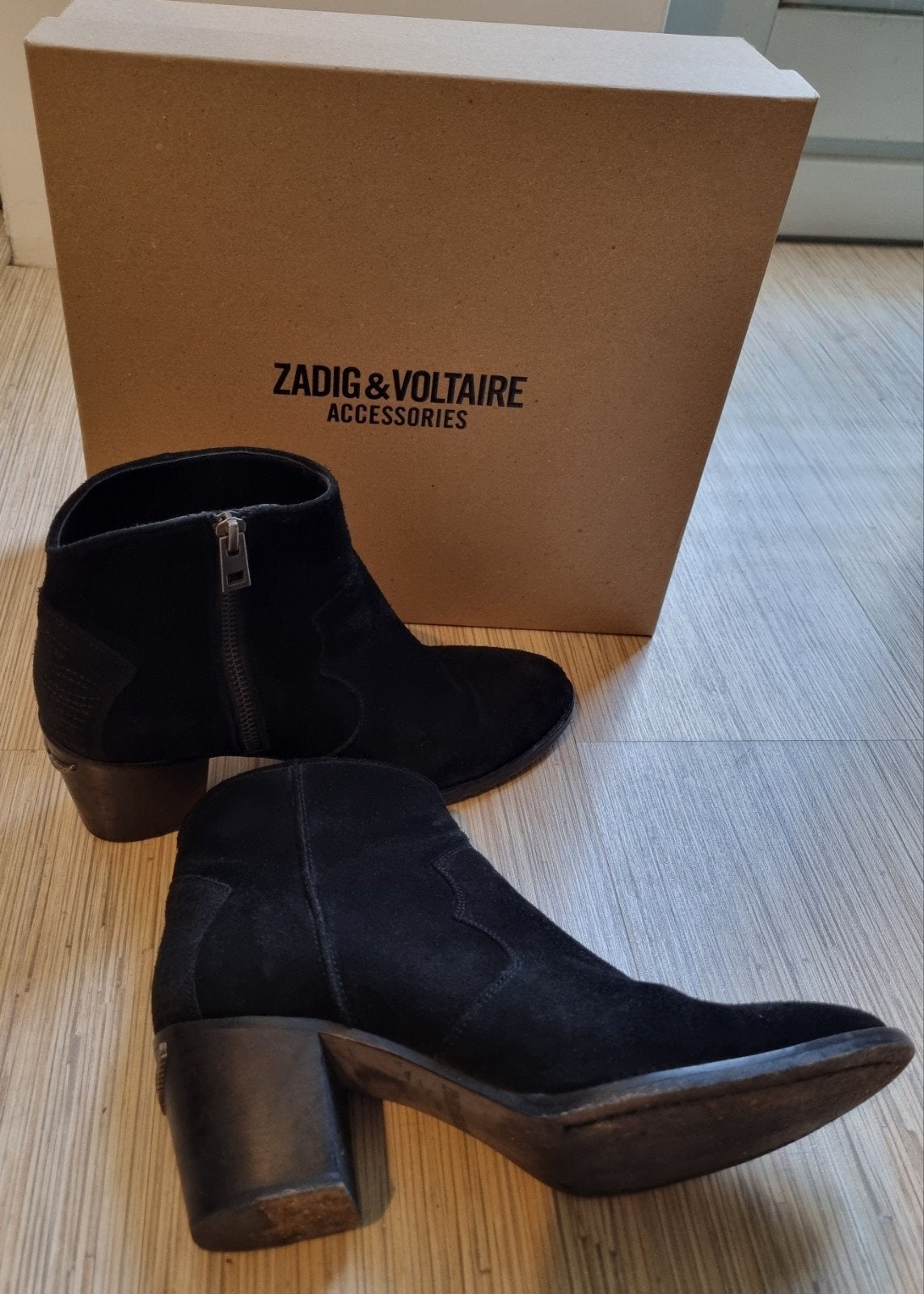 zgan Zadig & Voltaire Molly Suede Enkellaarzen Maat 39, Zadig & Voltaire, Zwart, Lage of Enkellaarzen, Ophalen of Verzenden