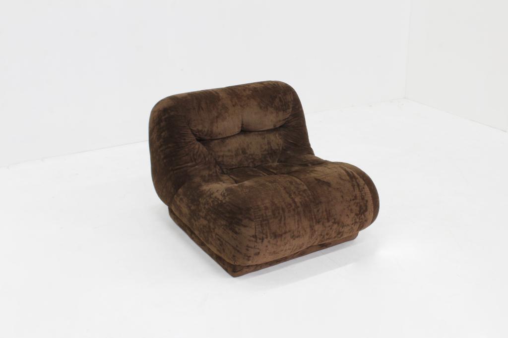 Vintage italiaanse fauteuil bruin velours jaren 70, 75 tot 100 cm, Ophalen of Verzenden, Zo goed als nieuw, Stof
