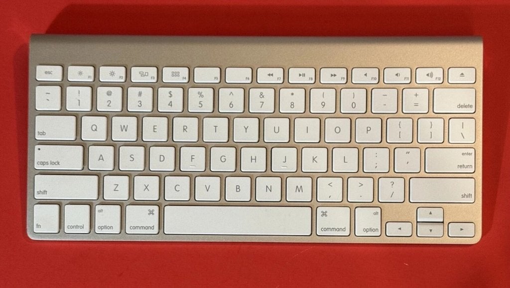 apple keyboard + Apple Magic Trackpad, model A1339, Ophalen, Draadloze ontvanger, Zo goed als nieuw, Draadloos