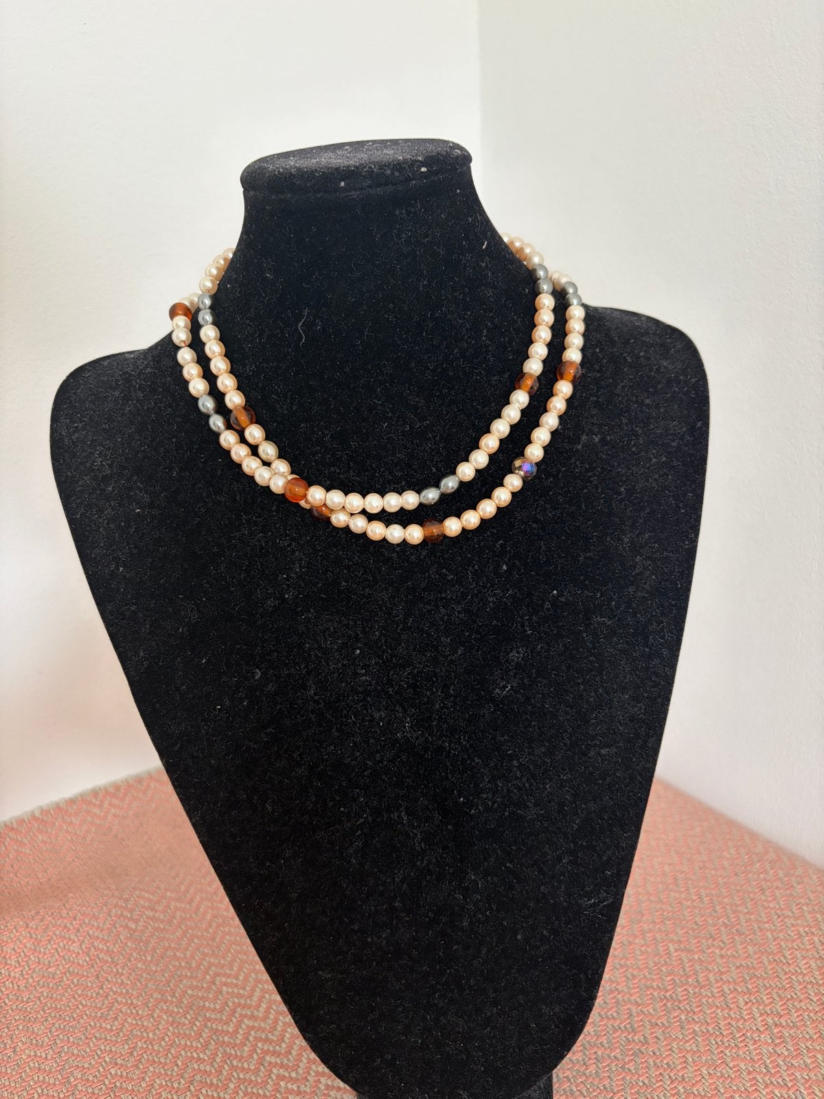 Elegante dubbele parelketting met natuursteen accenten, Sieraden, Tassen en Uiterlijk, Overige materialen, Beige, Ophalen of Verzenden