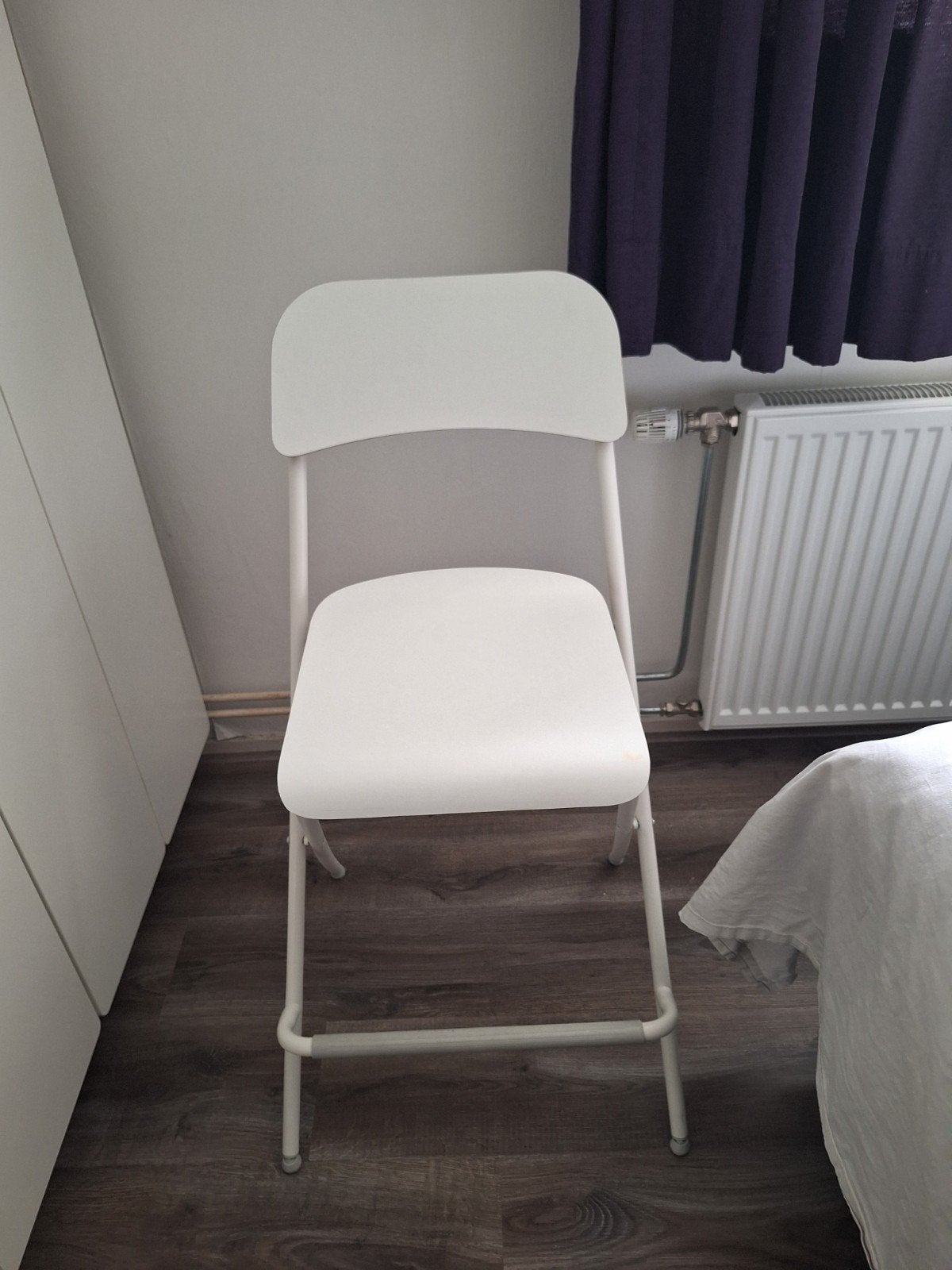 IKEA FRANKLIN Barkruk (Wit, Opklapbaar) – Zithoogte 63 cm, 1 kruk, Ophalen, Zo goed als nieuw, 60 tot 90 cm