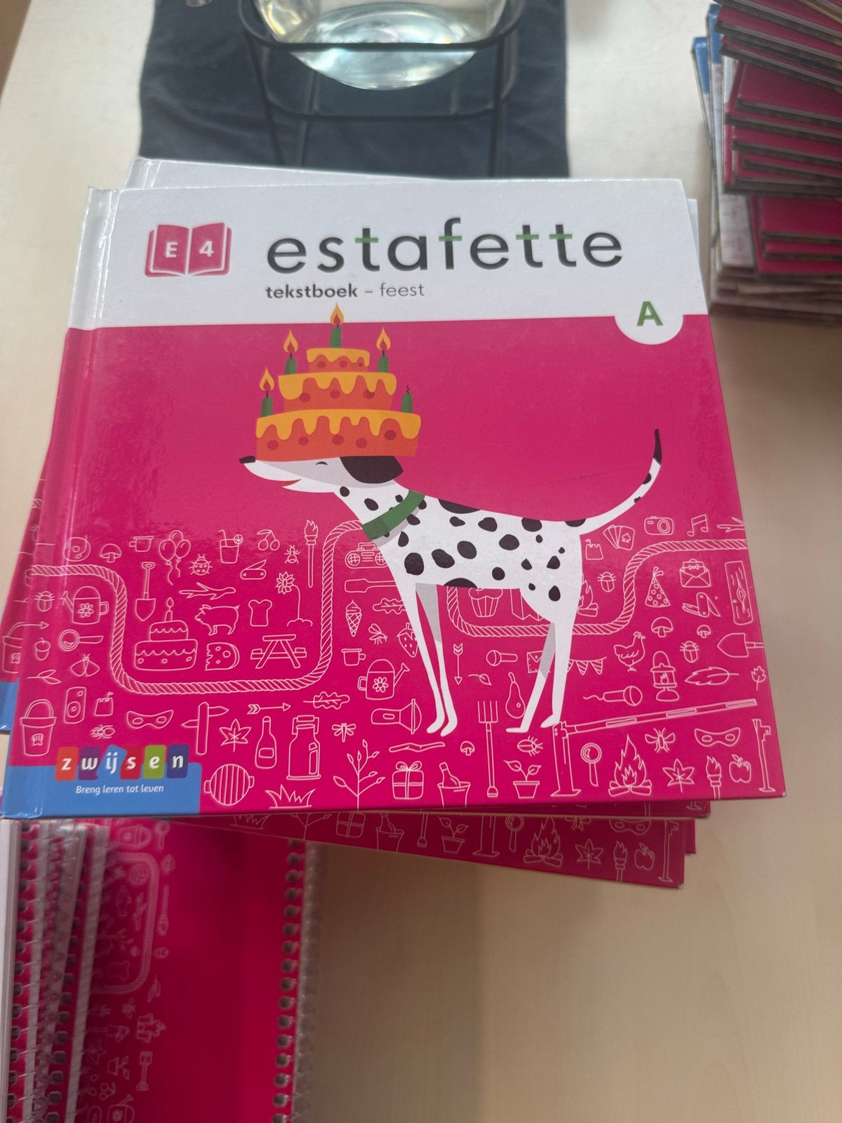Estafette versie 3 groep 4, 5, 6, 7, 8., Ophalen, Zo goed als nieuw, Overige niveaus, Nederlands