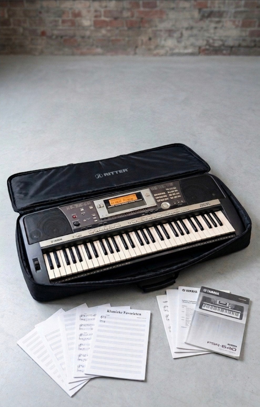 Yamaha PSR-640 Keyboard met hoes en bladmuziek, Muziek en Instrumenten, Ophalen, 61 toetsen, Yamaha, Zo goed als nieuw