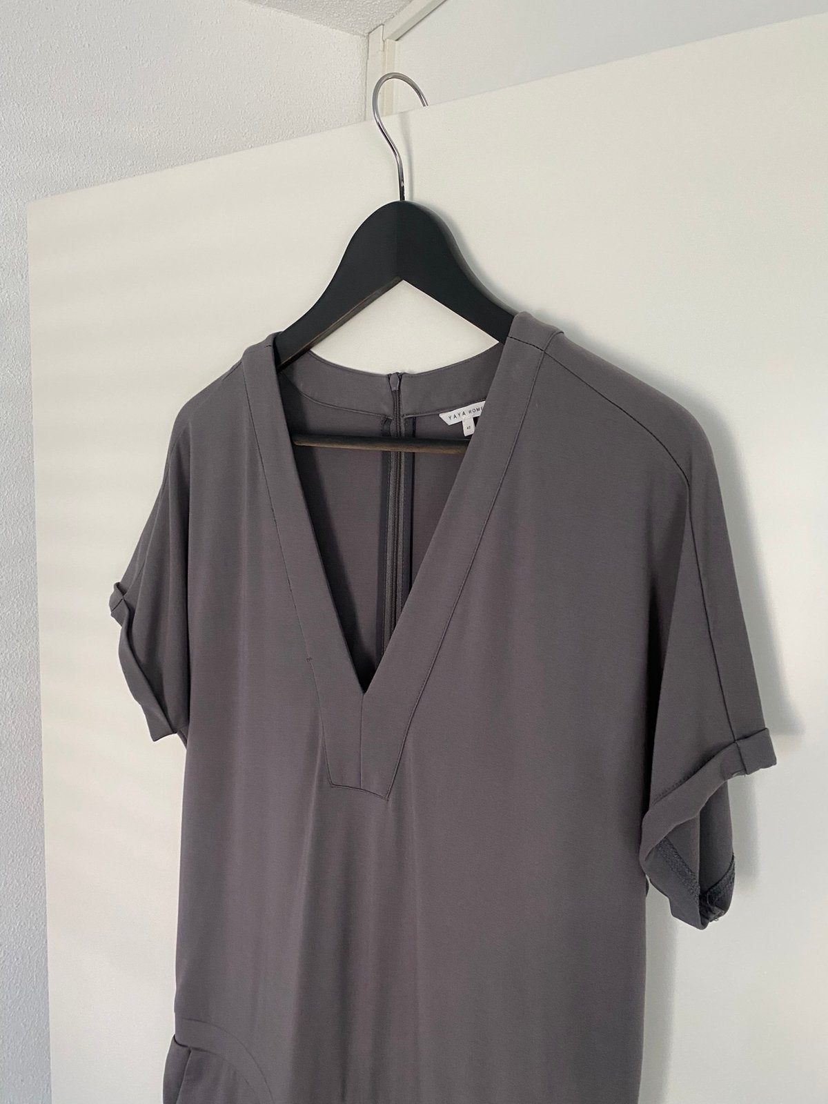Jumpsuit Yaya maat 42 valt als 40 travelstof grijs taupe, Kleding | Dames, Ophalen of Verzenden, Zo goed als nieuw, Maat 38/40 (M)