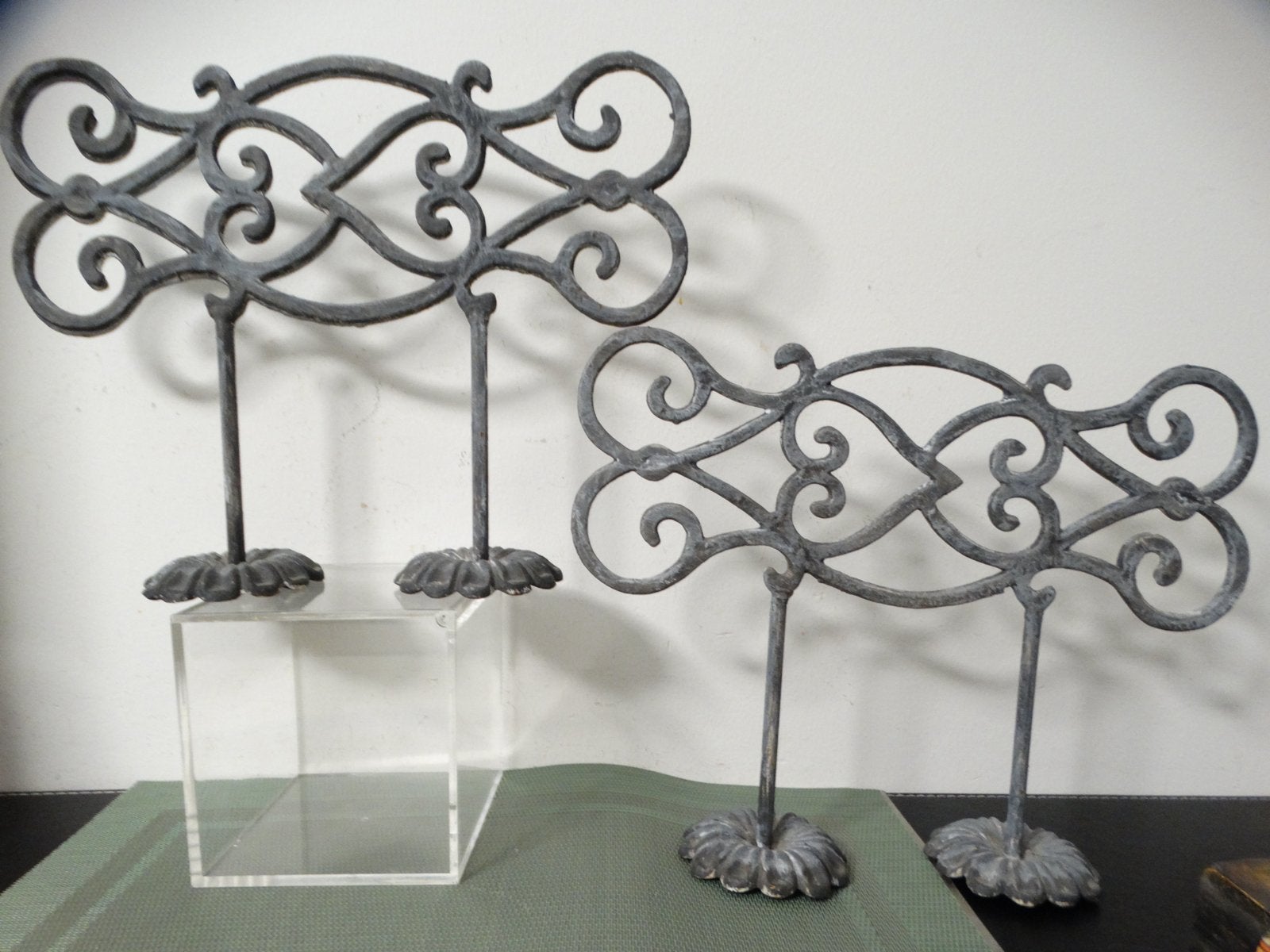 2 Gietijzeren Sierrekjes met Bloemmotief - 26x34 cm, Ophalen of Verzenden