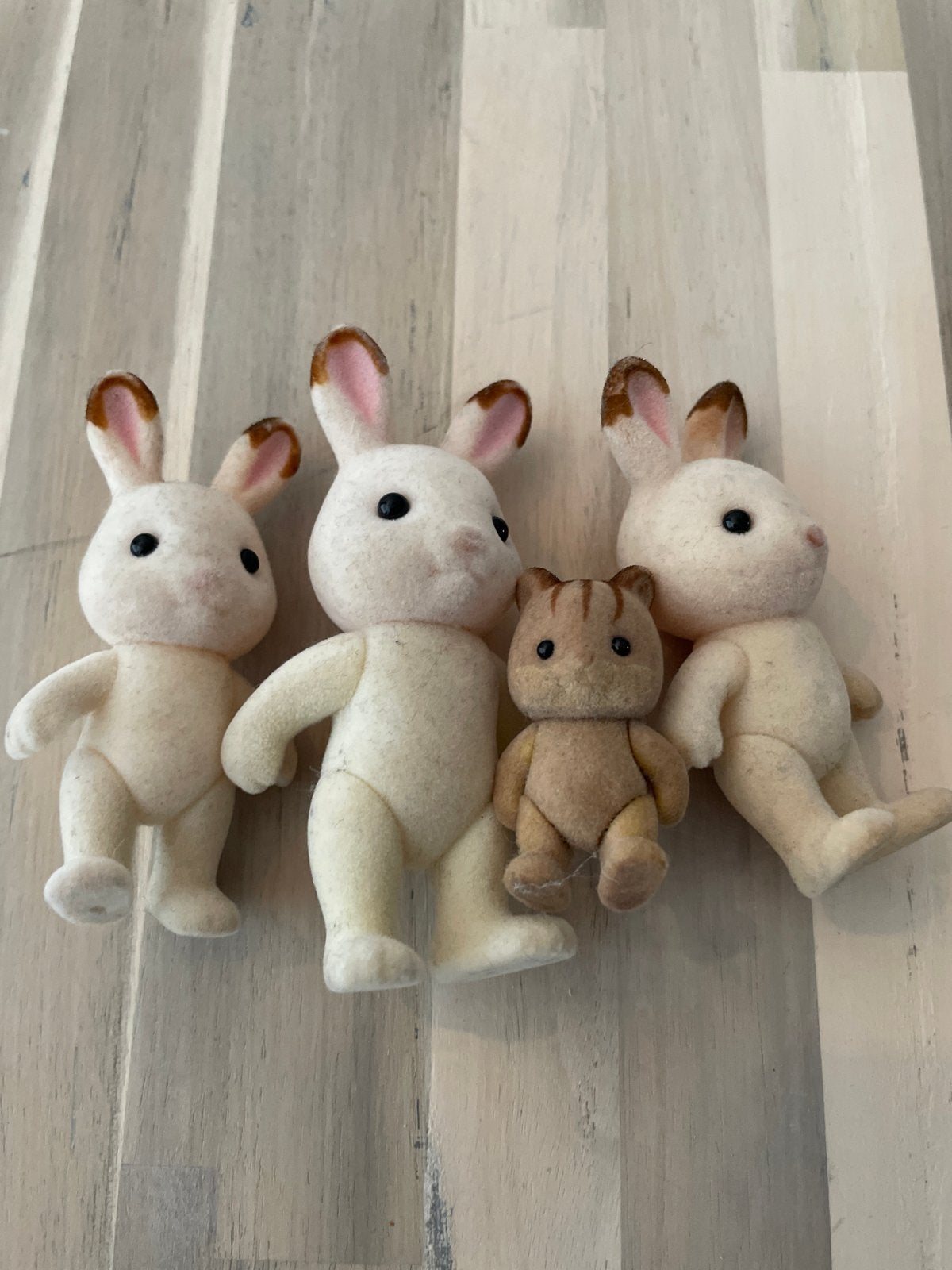 Sylvanian Families Konijnen en een Beer - Zo goed als nieuw, Overige merken, Overige karakters, Konijn, Ophalen of Verzenden
