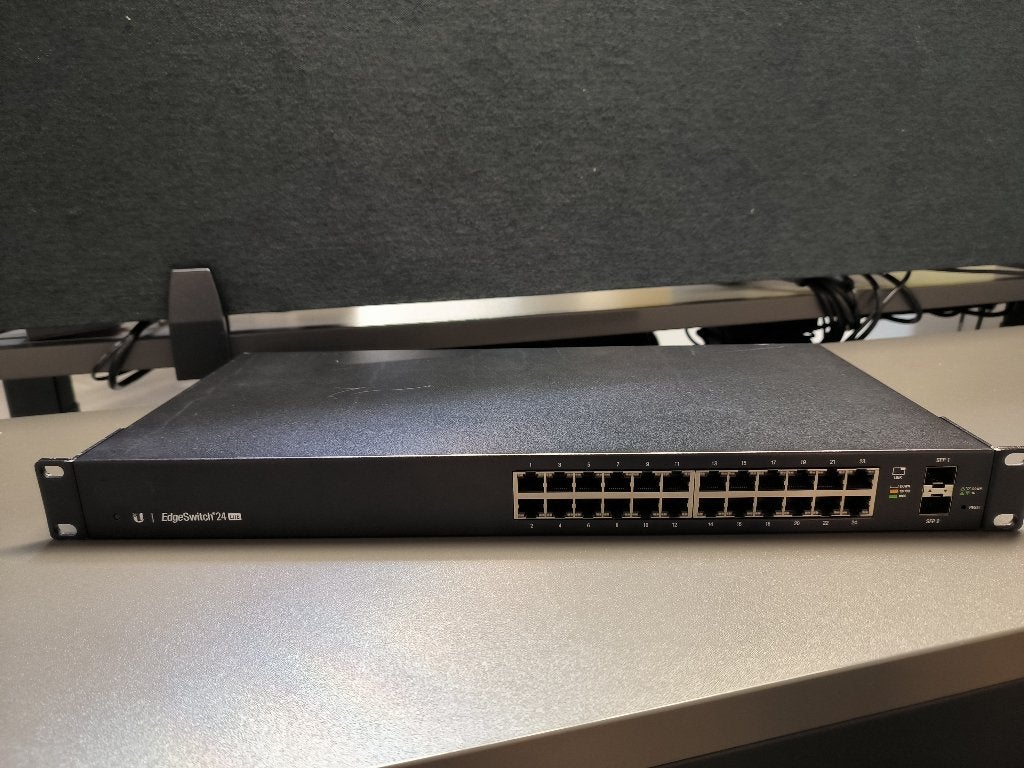 Ubiquiti EdgeSwitch 24 Lite, Computers en Software, Ophalen of Verzenden, Zo goed als nieuw