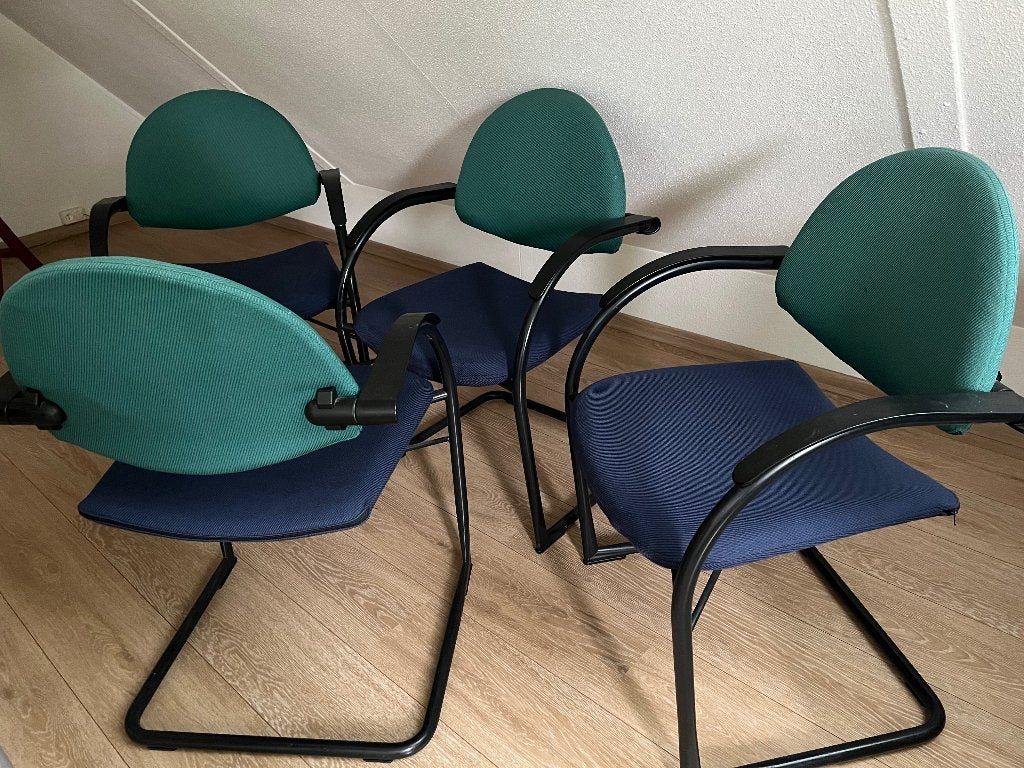 4 vergaderstoelen, Ophalen, Gebruikt, Vergaderstoelen met armleuningen op een sledeframe, Overige kleuren