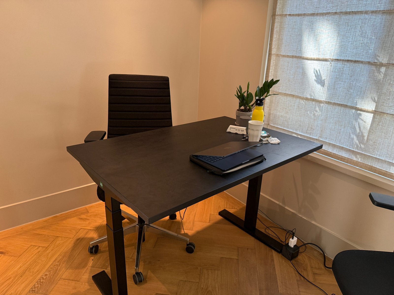 Echo sit stand desk IVONO eletrical, Ophalen, Zo goed als nieuw