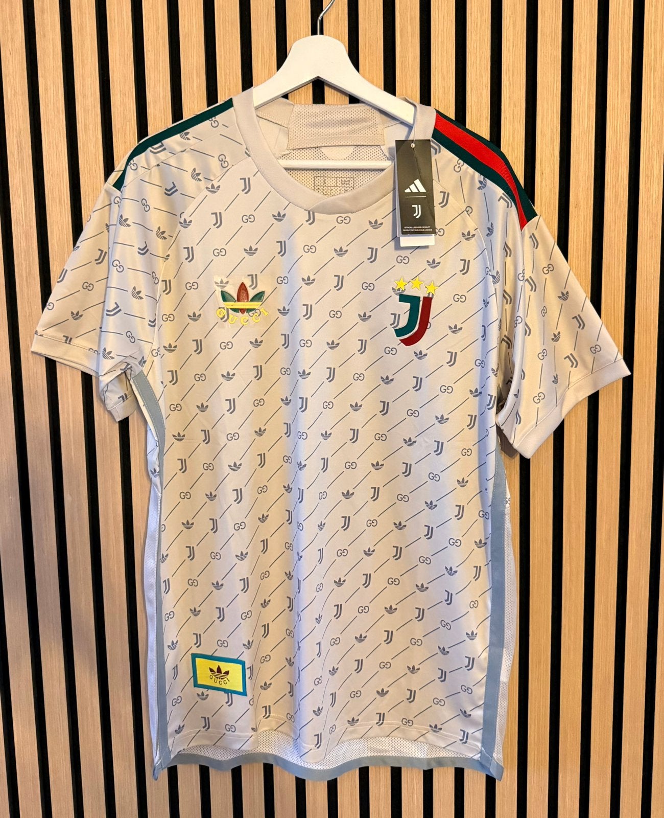 Voetbalshirt Juventus Co brand Adidas en Gucci nieuw maat L, Kleding | Heren, T-shirts, Nieuw, Maat 52/54 (L), Beige, Ophalen of Verzenden